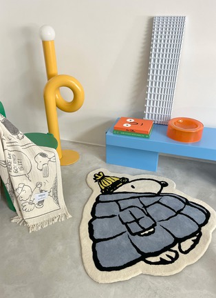 Detail View - Click To Enlarge - MAISON DEUX - x Peanuts Puffer Jacket Rug — Blue/Yellow