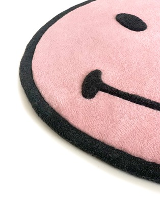 Detail View - Click To Enlarge - MAISON DEUX - x Smiley Rug — Pink