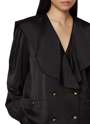  - EENK - Oversized Collar Satin Blouse