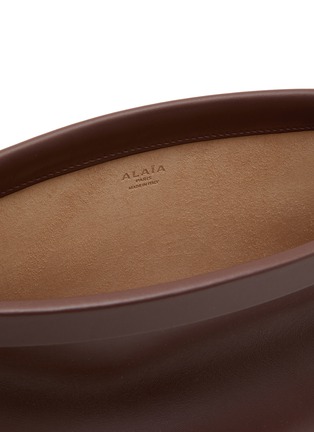 Detail View - Click To Enlarge - ALAÏA - Medium Le Click East West Leather Shoulder Bag