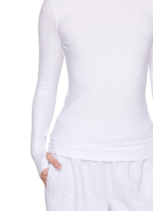  - BEYOND YOGA - Featherweight Long Sleeve Crewneck Top