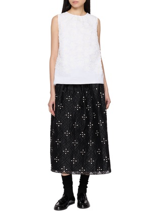 Figure View - Click To Enlarge - JUPE BY JACKIE - Sleeveless Floral Embroidered Sleeveless Top