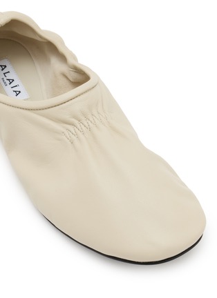 Detail View - Click To Enlarge - ALAÏA - Flat Ballerina Leather Slippers