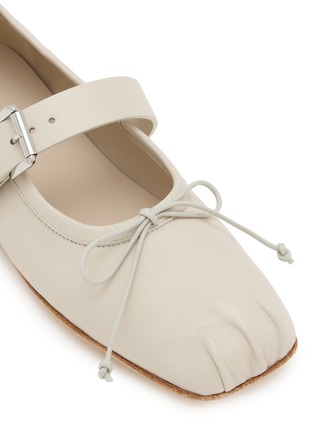 Detail View - Click To Enlarge - ANN DEMEULEMEESTER - Zoey Leather Ballerinas