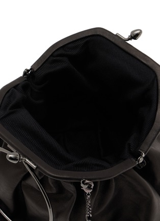 Detail View - Click To Enlarge - DISCORD YOHJI YAMAMOTO BAGS - Drape Clasp Leather Pouch