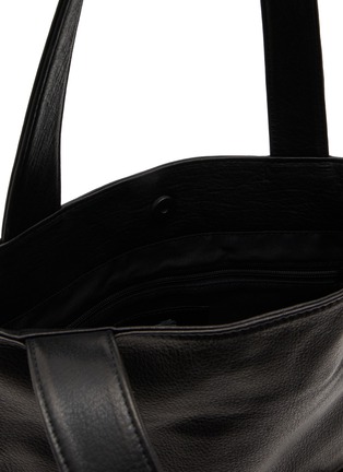 Detail View - Click To Enlarge - DISCORD YOHJI YAMAMOTO BAGS - Small Clasp Pocket Leather Tote Bag