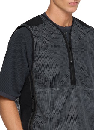  - GOLDWIN - Tonalith Mesh Half Zip Panelled Vest