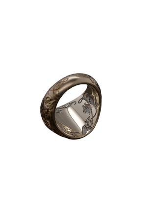 Detail View - Click To Enlarge - CASTRO SMITH - Swan 9K Gold Rhodium Plated Signet Ring — US 7
