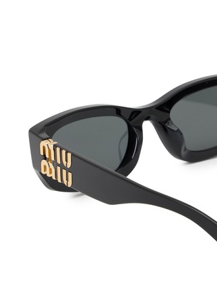 Detail View - Click To Enlarge - MIU MIU - Stacked Logo Acetate Irregular Sunglasses