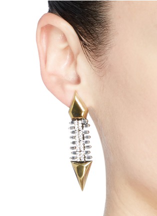 Figure View - Click To Enlarge - IOSSELLIANI - Zircon pavé brass arrow clip earrings