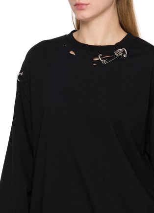  - WE11DONE - Piercing Detail Long Sleeve T-shirt