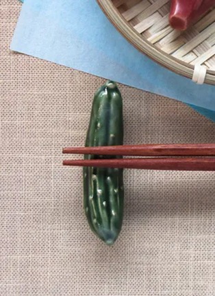  - DIGRAFT - Cucumber Chopsticks Rest