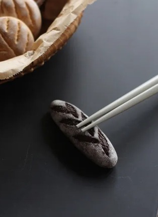 - DIGRAFT - Rye Bread Chopsticks Rest