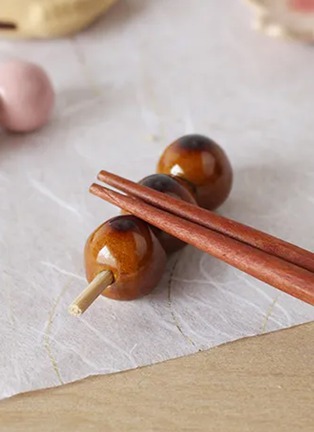  - DIGRAFT - Dango Mitarashi Chopsticks Rest