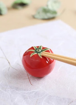  - DIGRAFT - Whole Tomato Chopsticks Rest