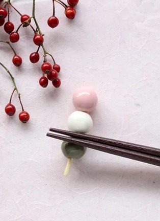  - DIGRAFT - Dango 3 Colour Chopsticks Rest