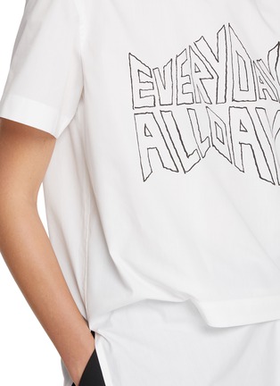  - SACAI - Everyday Allday Print Asymmetrical T-Shirt
