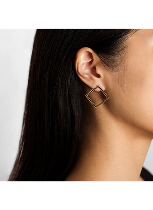 Detail View - Click To Enlarge - BIJOU DE M - Square 18K Gold Black Diamond Single Hoop Earring