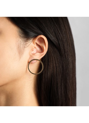 Detail View - Click To Enlarge - BIJOU DE M - Circle 18K Gold Black Diamond Single Hoop Earring