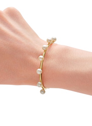 Detail View - Click To Enlarge - BIJOU DE M - Dot Pearl 18K Gold Plated Sterling Silver Freshwater Pearl Bangle — Size L