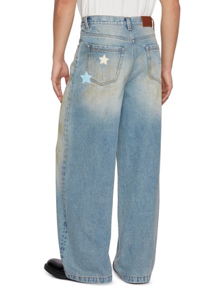 Detail View - Click To Enlarge - GOODBAI - Star Appliqué Distressed Light Wash Jeans