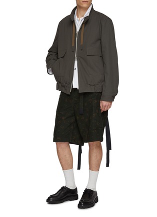 Figure View - Click To Enlarge - SACAI - Floral Print Cotton Cargo Shorts