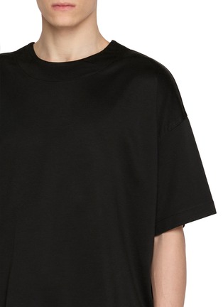  - FEAR OF GOD - Logo Patch Relaxed T-Shirt