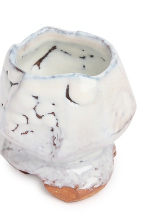 Detail View - Click To Enlarge - ROBERT YELLIN - White Drip Glaze Sake Cup