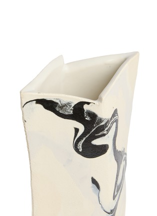 Detail View - Click To Enlarge - ROBERT YELLIN - White & Black Vase