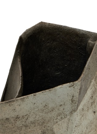 Detail View - Click To Enlarge - ROBERT YELLIN - Shimizu Keiichi Tamba Vase — Brown/Grey