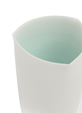 Detail View - Click To Enlarge - ARTIFACTT - Takuya Murata Pourer