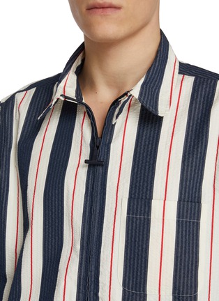  - THOM BROWNE - Striped Round Collar Seersucker Shirt