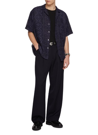 Figure View - Click To Enlarge - TOGA VIRILIS - Short Sleeve Embroidered Floral Outline Shirt