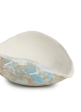 Detail View - Click To Enlarge - ARTIFACTT - Akari Karugane Tea Leaf Dish — Grey/Green