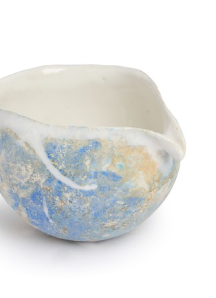 Detail View - Click To Enlarge - ARTIFACTT - Akari Karugane Large Pitcher — Grey/Blue