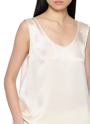  - R2W - Noman Sleeveless Round Neck Silk Top