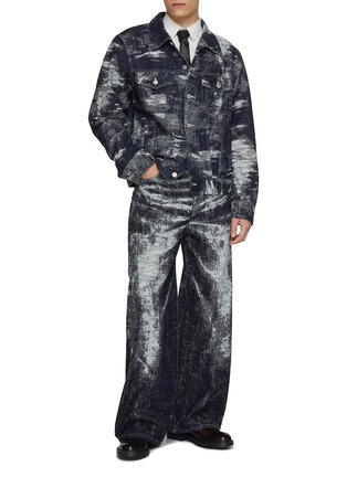 Figure View - Click To Enlarge - TAAKK - Abstract Washed Effect Cotton Denim Jeans