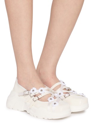 Figure View - Click To Enlarge - AKIKOAOKI - Floral Platformed Leather Mary Jane