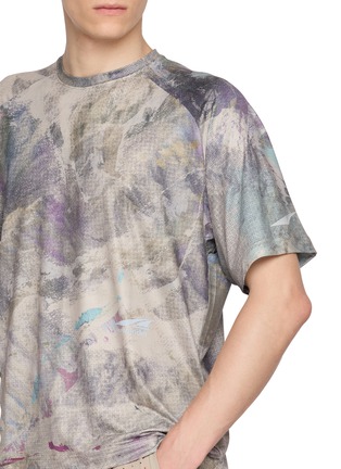  - AND WANDER - X Altra Abstract Graphic Stretch Jersey T-Shirt