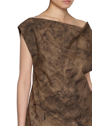  - YA YI - EL AAIÚN Asymmetrical Silk Top