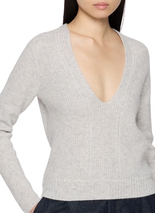  - JOVENS - V-Neck Ribbed Cashmere Cable Knit Sweater