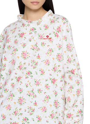  - SHUSHU/TONG - Long Sleeve Floral Print Ruffled Neck Cotton T-Shirt