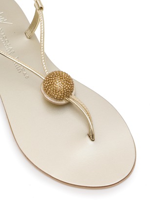 Detail View - Click To Enlarge - NICOLAS LAINAS - Strass Dome Leather Thong Sandals