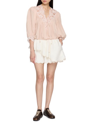 Figure View - Click To Enlarge - ASSIGNMENTS - Asymmetrical Scalloped Edge Linen Shorts