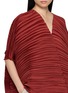  - DAPHNE VALENTE - Emimetron Pleated V-Neck Silky Touch Jacket