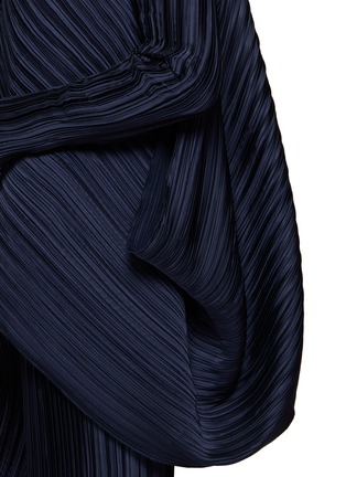  - DAPHNE VALENTE - Synergy Pleated Jacket