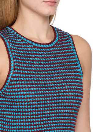  - ALAÏA - Sleeveless Bicolour Crochet Cropped Cotton Knit Top
