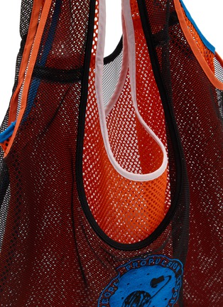 Detail View - Click To Enlarge - BEAUTIFUL PEOPLE - Flip Cosmic Mesh Marche Tote Bag