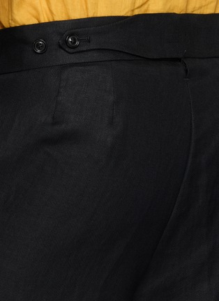  - TOMORROWLAND - Back Belt Pleated Linen Shorts