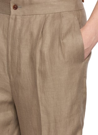  - TOMORROWLAND - Back Belt Pleated Linen Shorts